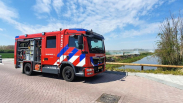 Stuk slootkant in brand bij Lamswaarde