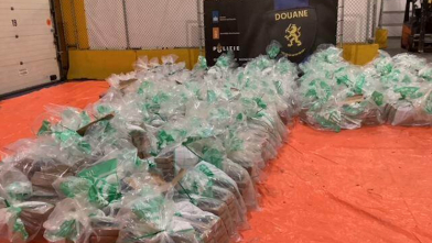Ruim 3600 kilo cocaïne ontdekt, man aangehouden