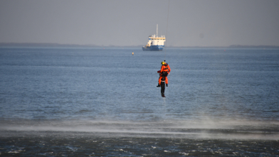 Kustwachthelikopter redt drenkeling uit Westerschelde