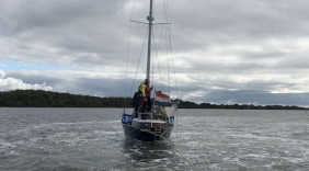 Studenten stranden met jacht op Veerse Meer