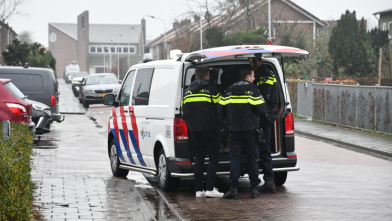 Doorzoeking in Sluiskil, persoon korte tijd aangehouden