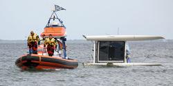 Zeilboot omgeslagen op Oosterschelde