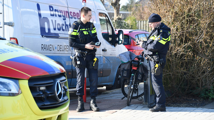 De gewonde is meegenomen door de ambulancedienst.