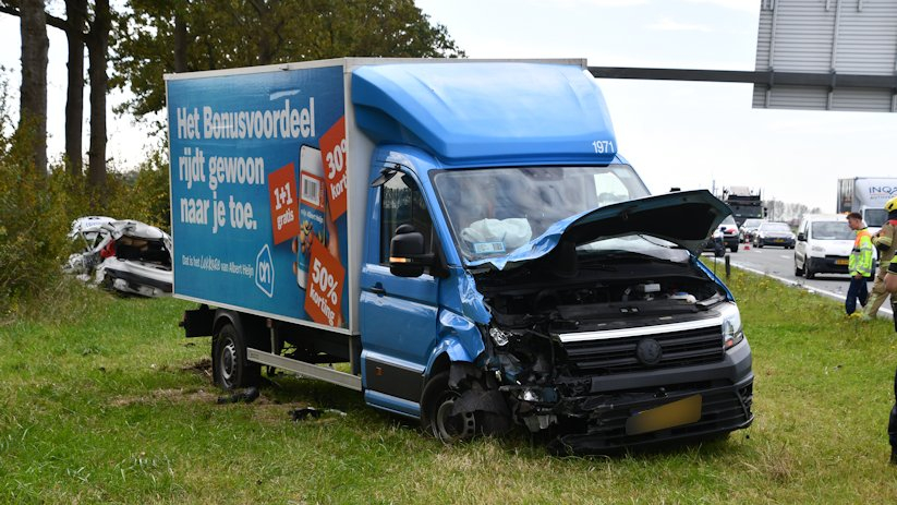 Eén persoon is met spoed naar het ziekenhuis gebracht.