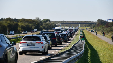 Flinke file op N57 vanwege Kustmarathon en ongeval