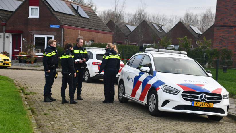 Politieagenten vanochtend ter plekke in Sluiskil.