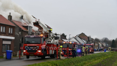 Verwoestende brand aan de Pierssenspolderstraat in Sluiskil