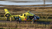 Auto van de Postweg (N670) Yerseke, traumahelikopter ingezet