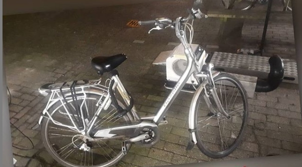 De politie is op zoek naar de eigenaar van deze damesfiets.