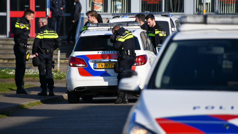 Bewoner klimt op dak asielzoekerscentrum Vlissingen - HVZeeland ...