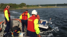 Bootje met motorproblemen Veerse Meer