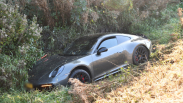 Porsche in sloot na botsing met Aygo op N666 Kapelle