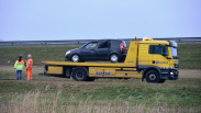 Auto belandt in sloot naast N62 bij Terneuzen