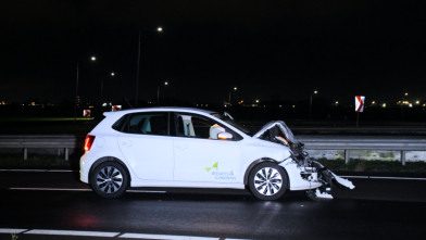 Auto rijdt achterop vrachtwagen N62 Hoek