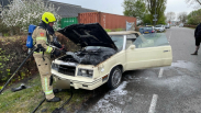 Oldtimer zwaar beschadigd door brand in 's-Gravenpolder