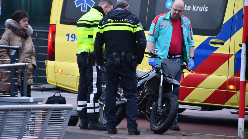 De brommerrijder is medisch onderzocht.