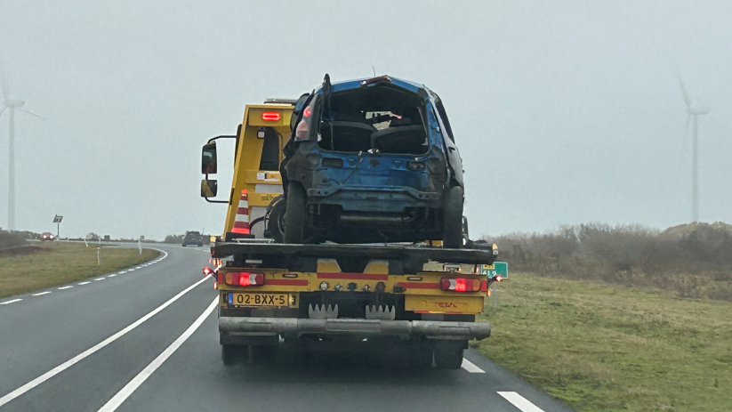 Bergingsbedrijf van Halst heeft het voertuig geborgen.