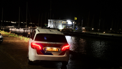 Auto te water in haven van Wolphaartsdijk, geen gewonden