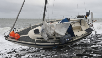 Zoekactie na stranding jacht bij Westkapelle, 1 gewonde