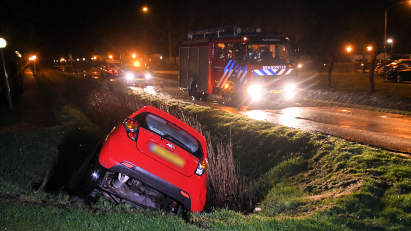 Auto Belandt In Sloot Mariapolderseweg Kamperland - HVZeeland - Nieuws ...