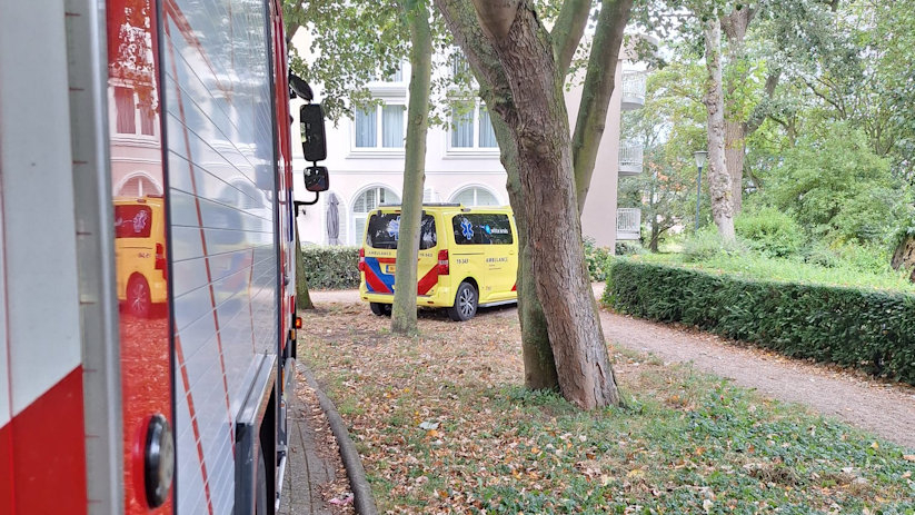 Het slachtoffer werd per ambulance naar het ziekenhuis gebracht.