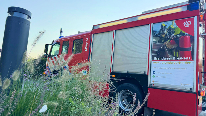 De brandweerlieden controleerden het pand.