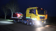 Auto raakt van de Hiksedijk bij Oud-Vossemeer