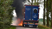 Bestelbus en vrachtwagen in brand na botsing Borssele