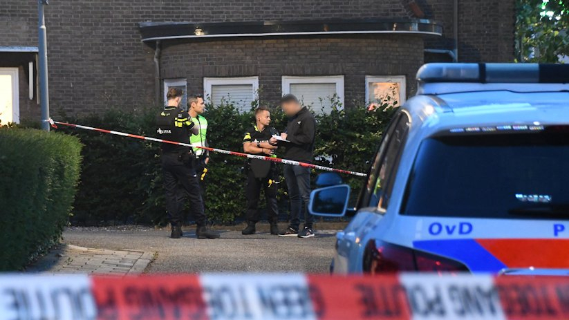 Onderzoek bij de woning waar de overval plaatsvond.