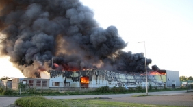 Rookpluim brand Bergen op Zoom in Zeeland te zien