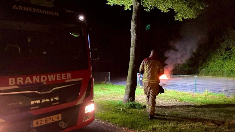 Op de Singel stond een hoop afval in brand.