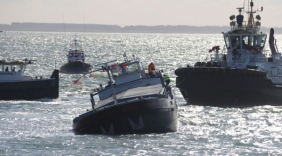 Schip maakt slagzij bij Sloehaven Ritthem