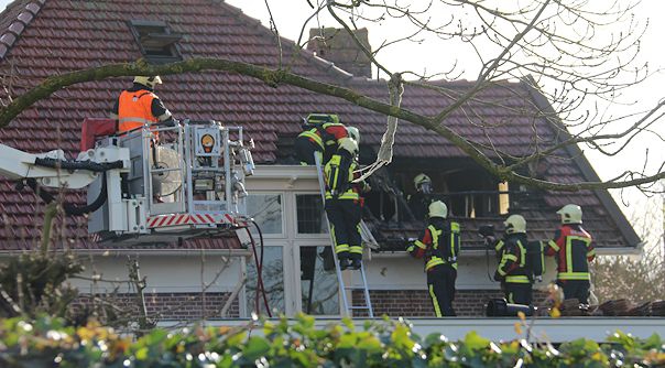 Uitslaande Brand In Woning Tholen - HVZeeland - Nieuws En Achtergronden ...