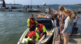 Sloep krijgt motorpech op Veerse Meer