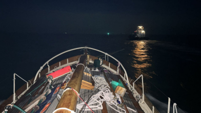 KNRM in actie voor zeiljacht met defect roer
