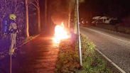 Scooter in lichterlaaie Mariekerkseweg Grijpskerke