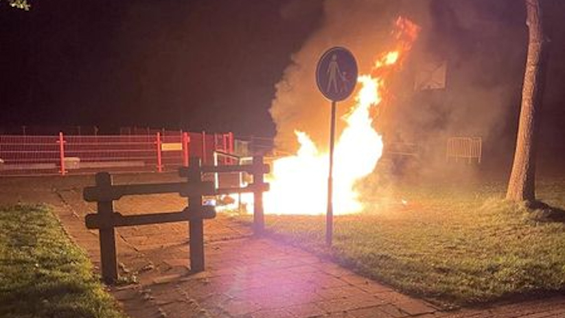 Het is de tweede keer dat er deze week in Bruinisse een toilet in vlammen opgaat.