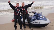 Redders op waterscooter naar Texel