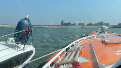 KNRM assisteert schip met motorproblemen