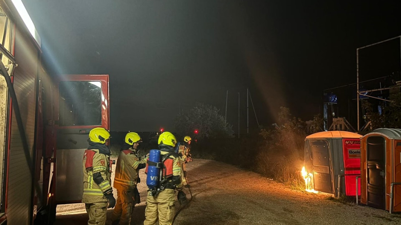 De brand is geblust met een straal hogedruk.