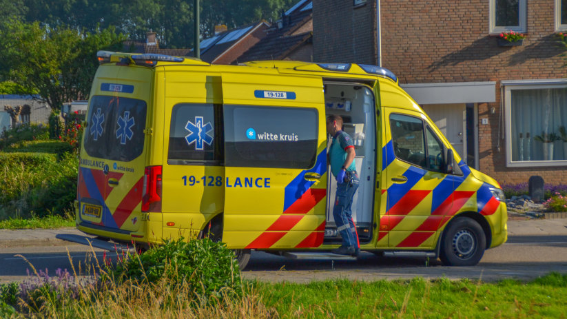 De gewonde is naar het ziekenhuis gebracht.