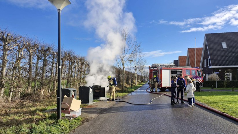 Het brandje woedde in een ondergrondse papiercontainer.