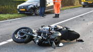 Motorrijder en auto in botsing op Molendijk bij Yerseke