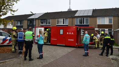 Agenten nagekeken, persoon door brandweer ontsmet in Goes