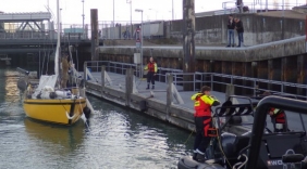 Jacht met motorpech bij Vlissingen