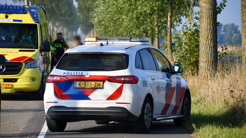 De gewonde is per ambulance naar het ziekenhuis gebracht.