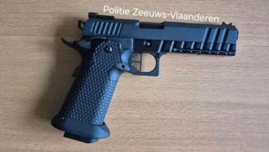 Politie neemt airsoftwapen in beslag in Hulst