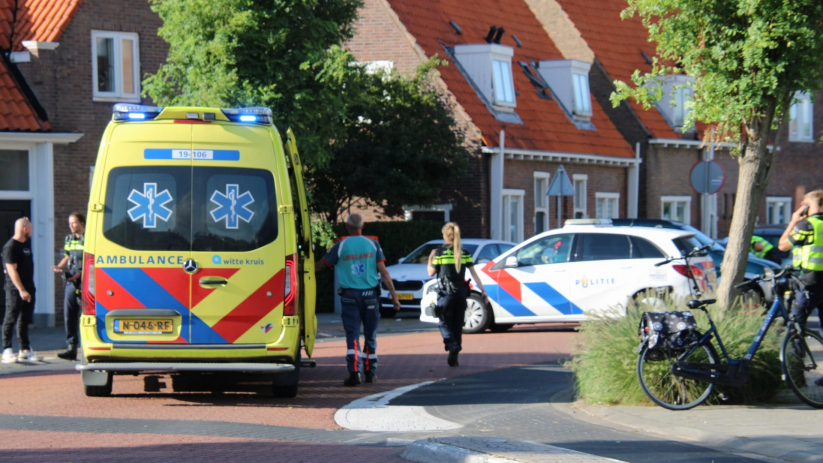 De man is met onbekend letsel naar het ziekenhuis gebracht.