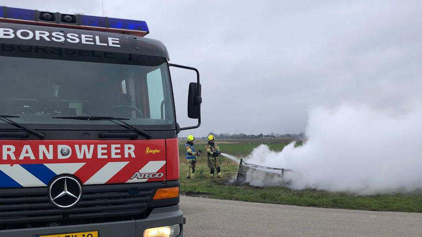 De brandweer heeft de vlammen gedoofd.