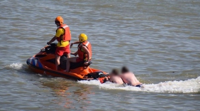 Vader en zoon uit zee gered bij Vlissingen